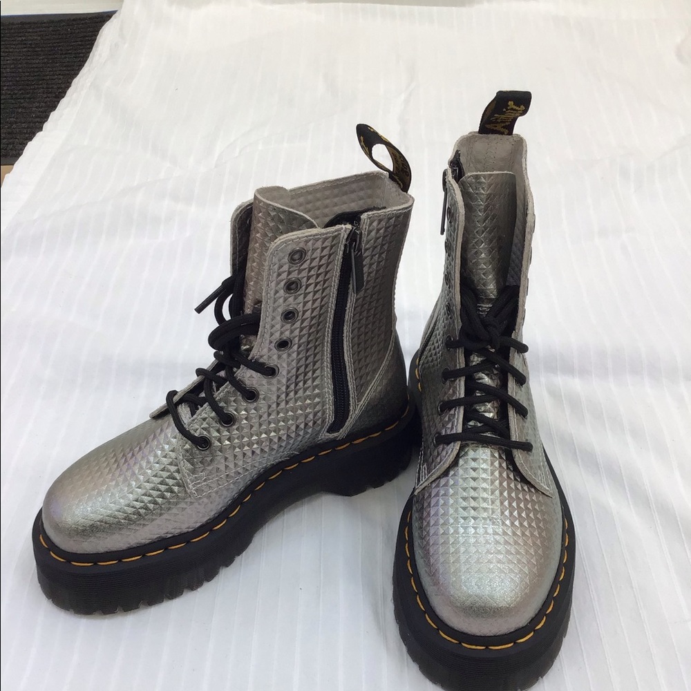 SOLD‼️DOC MARTENS JADON STUD LEATHER PLATFORM BOOT - Picture 8 of 16